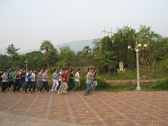 航帆培訓(xùn)學員快速跑步前進